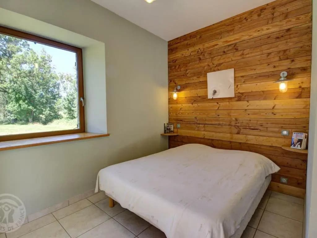 Gîte Croizet-sur-Gand, 7 pièces, 12 personnes - FR-1-496-25 - Photo 1