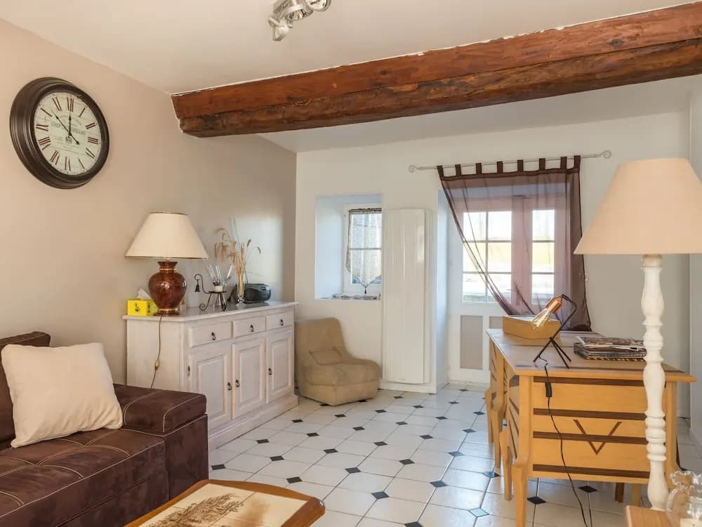 Simplistic Holiday Home in St-Laurent-sur-Mer with Terrace - Photo 5