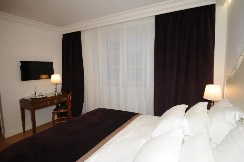 Hôtel Victor Hugo - Photo 4