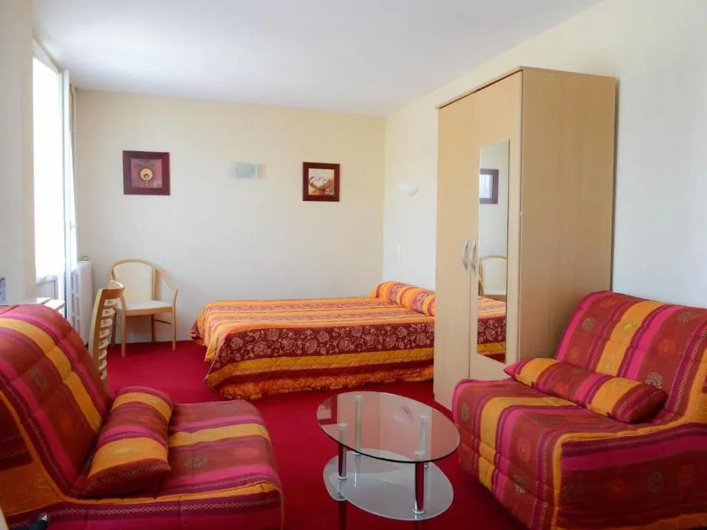 Logis Hotel Restaurant Du Commerce - Photo 2
