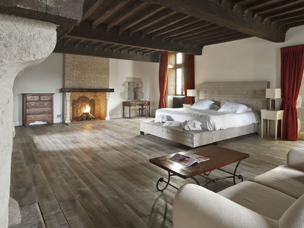 Grand Castle in Saint Caprais de Lerm with Sauna & Hot Tub - Photo 5