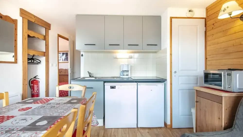 Ski-in Apartment in Chamrousse - Miniature 8