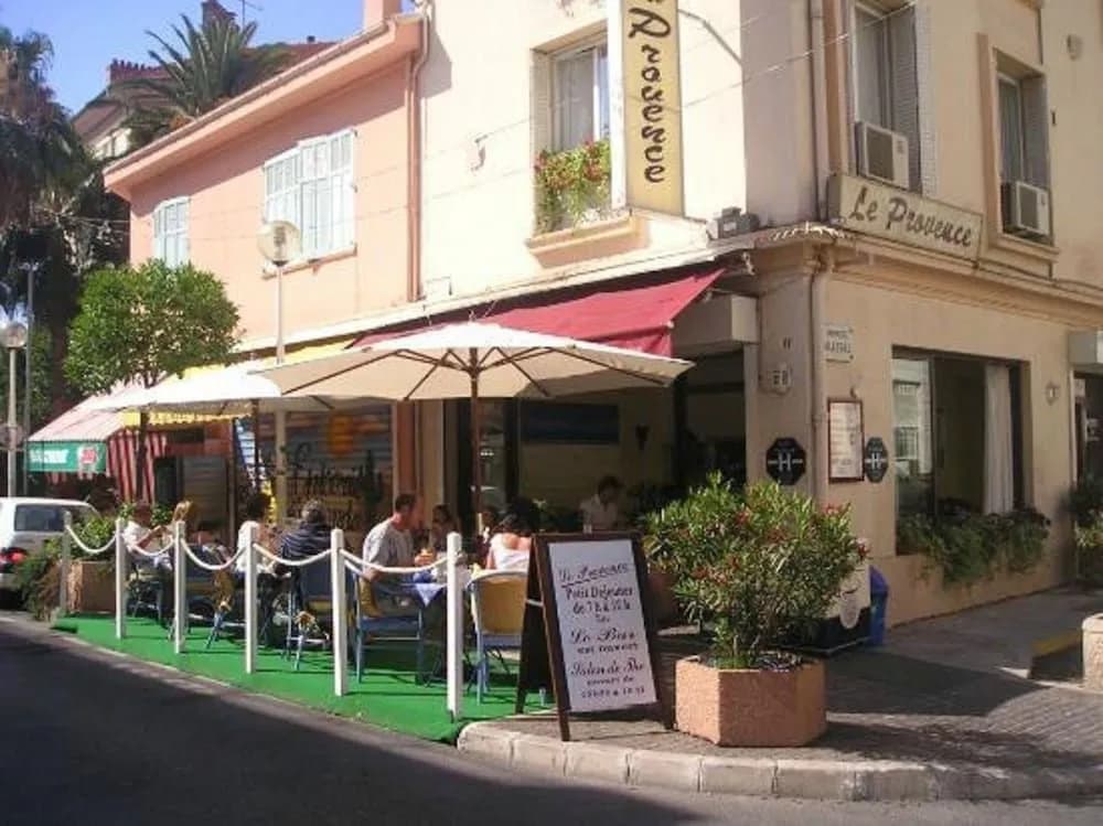 Le Provence Hôtel Golfe Juan - Photo 1