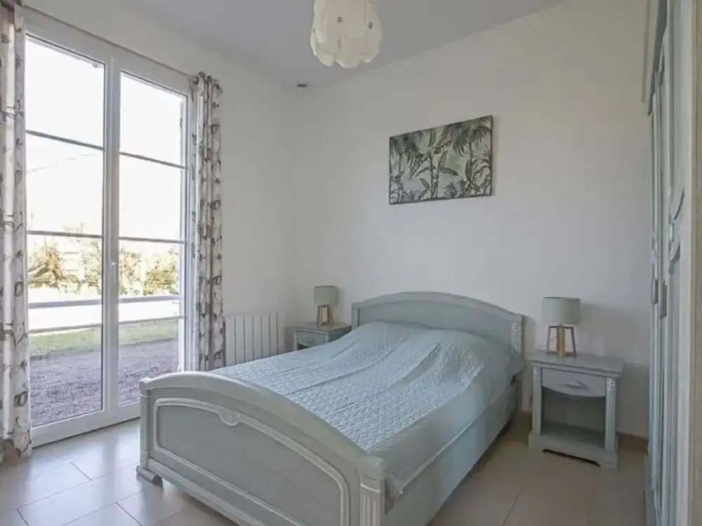 Bright Holiday Home With Garden - Photo 5