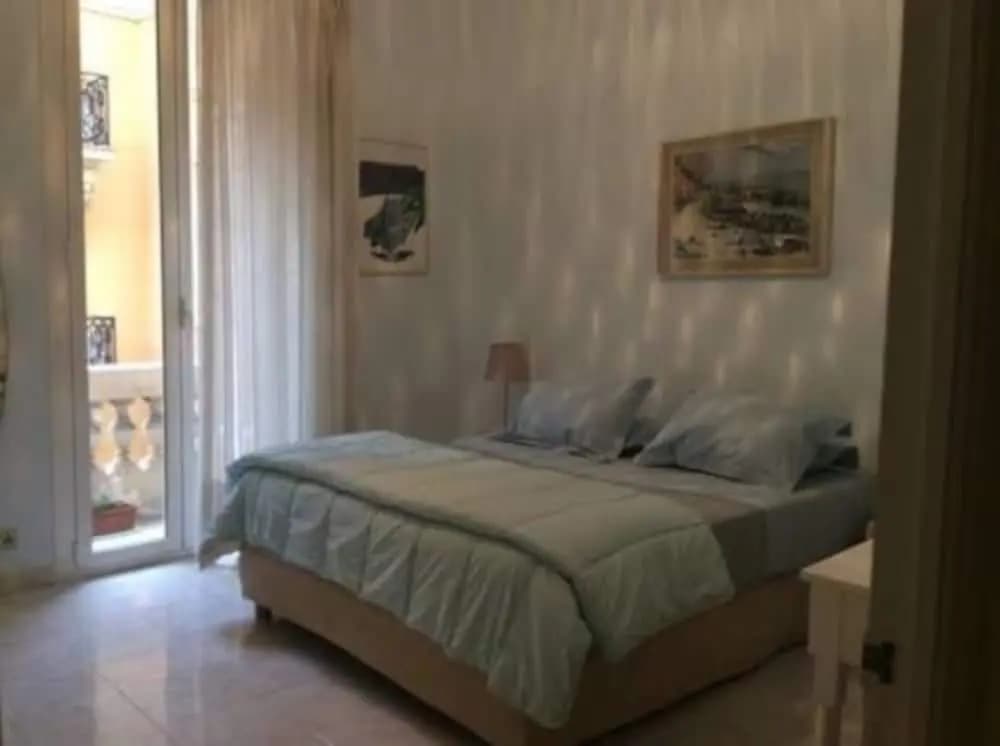 Center Flat - Photo 3