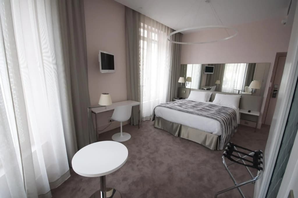 Le Cesar Hotel - Miniature 6