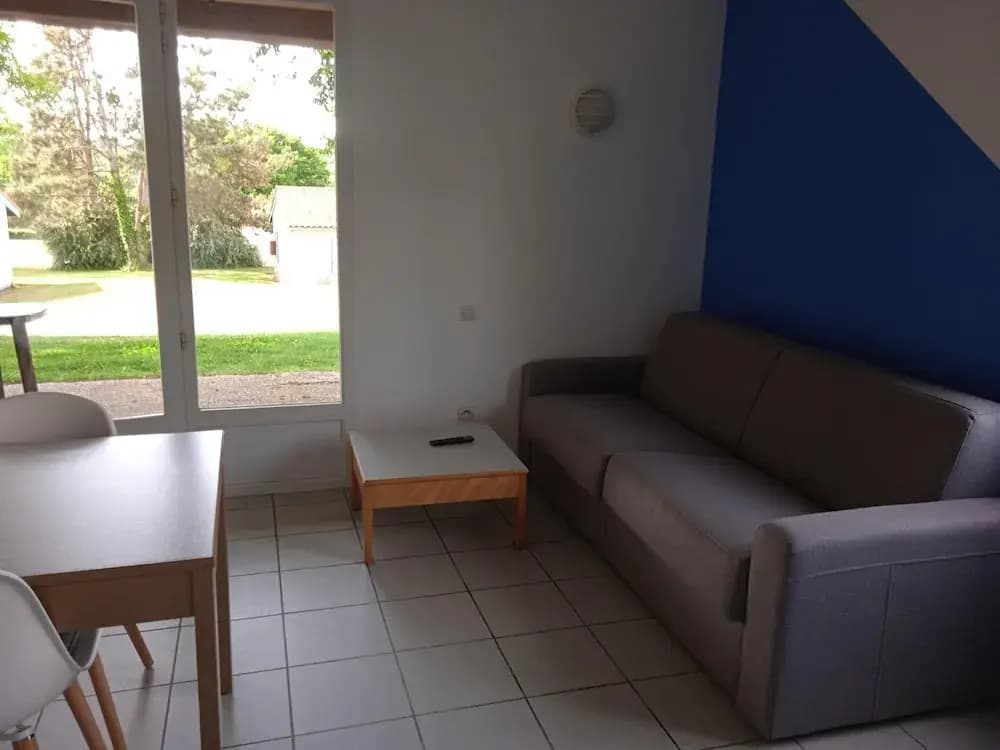 Holiday Home With Shared Pool - Miniature 7