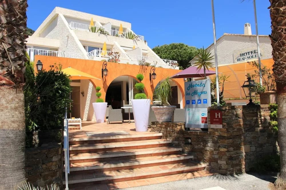 Hotel Les Alcyons - Photo 1