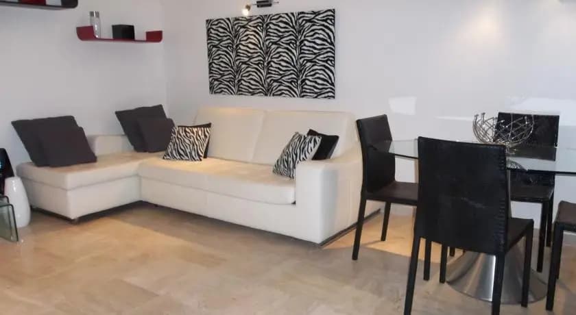 Velasquez Two Bedroom Apartment - Photo 3