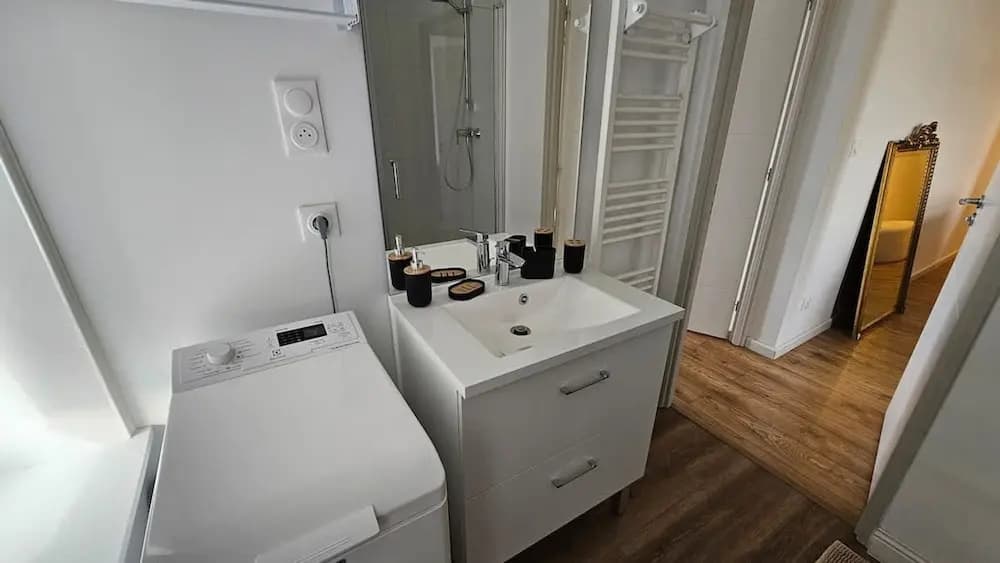 Elegant Apartment in a Luxury Residence - Miniature 8