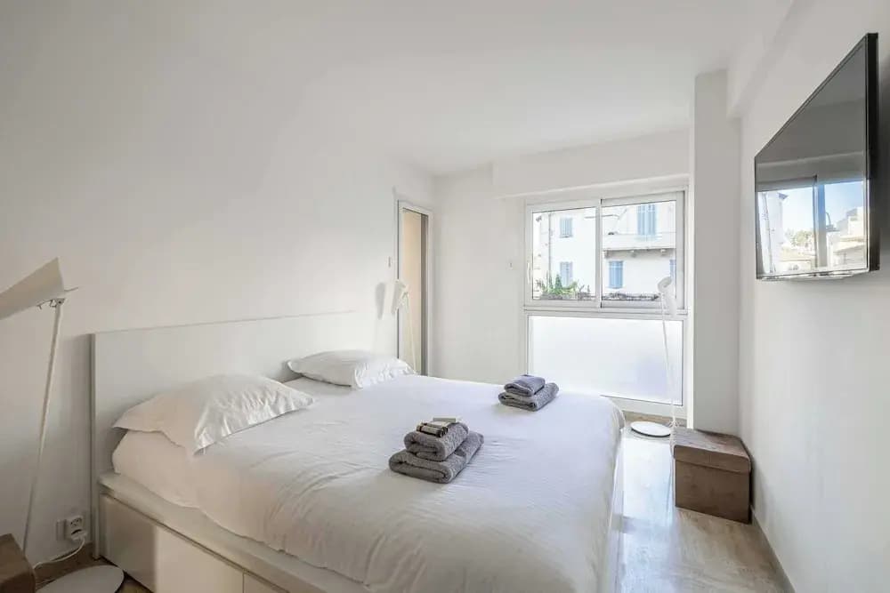 Charming Apartment on Boulevard Alexandre III - Photo 1