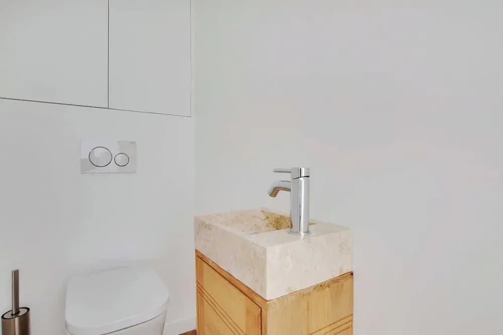 Spacious Apartment With 2 Rooms - Miniature 8