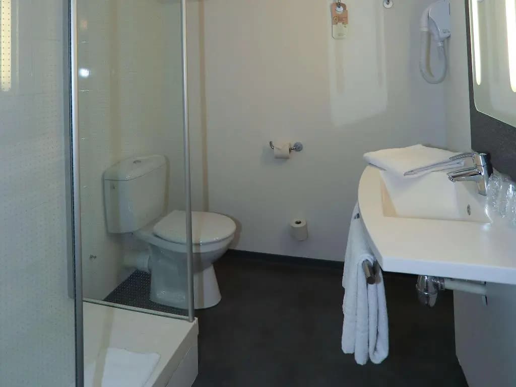 ibis Aurillac - Miniature 8