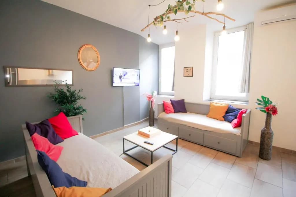 Calme en centre ville Appartement , spacieux et rénové à 50m de la Place Carnot - Photo 2