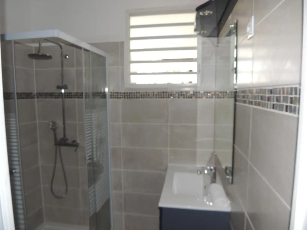 Appartement de 3 chambres avec piscine partagee jardin clos et wifi a Bouillante a 1 km de la plage - Miniature 6