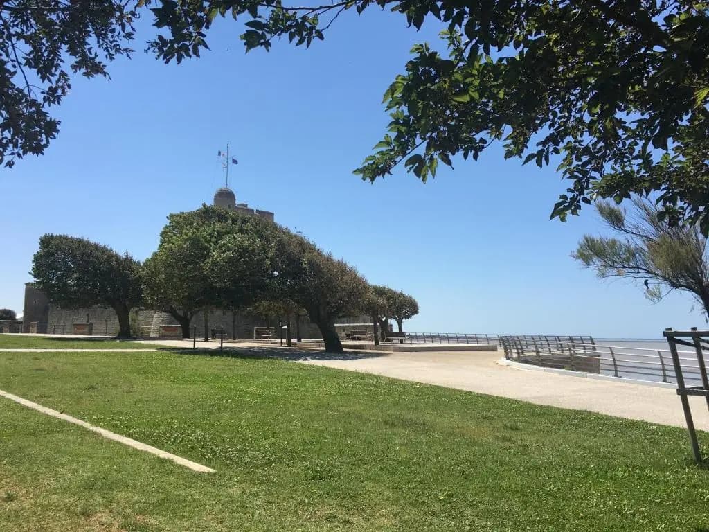 Petit nid à 50m de la plage au coeur de Fouras - Miniature 8