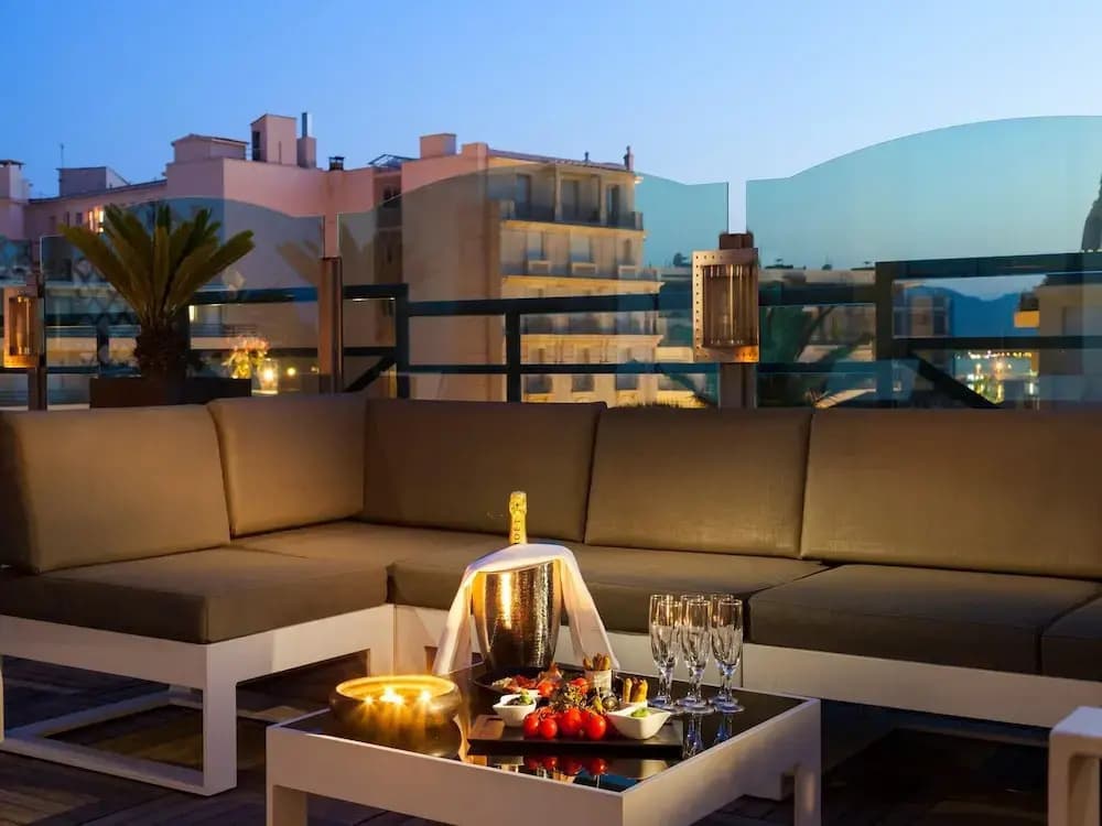Presidential Apartment in Cannes - Photo 1
