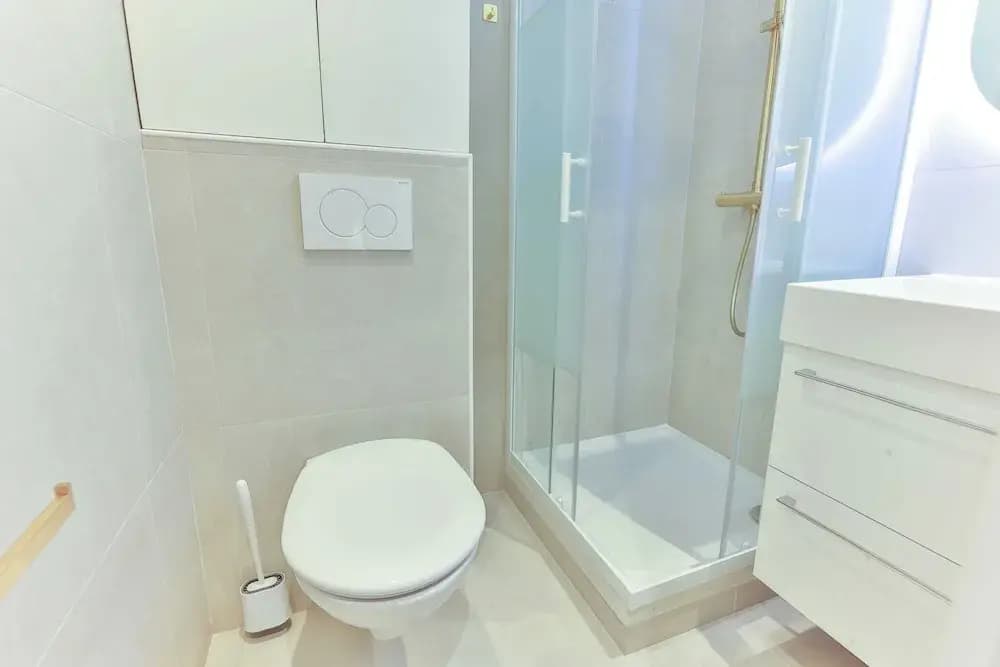 Beautiful 1 Bedroom Apartment - Miniature 7