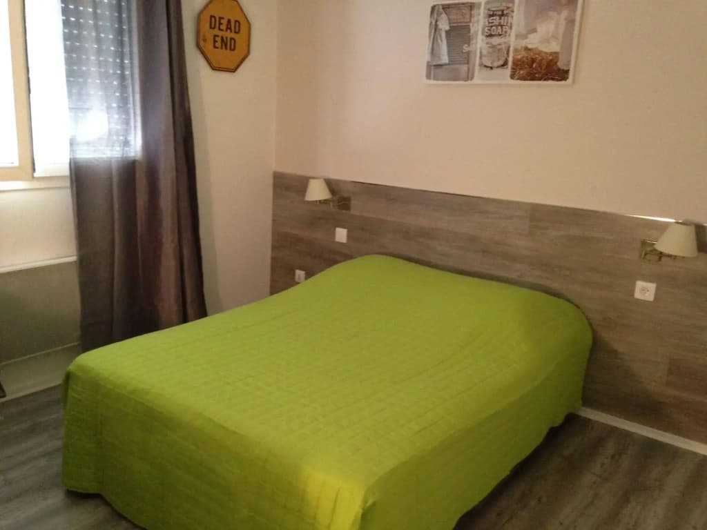 Garden's Hotel - Photo 4