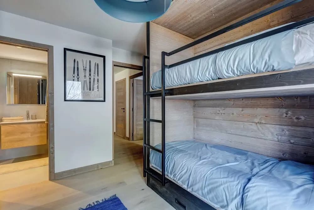 Ideal 3 Bedroom Apartment With 200m2 Garden - Photo 4