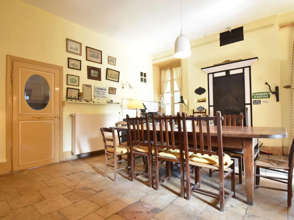 House in Burgundy With Private Pool - Photo 2