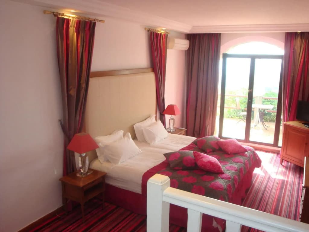 Hostellerie Le Baou - Photo 2