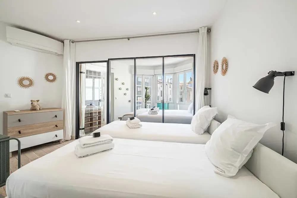 Cozy 2 Bedroom Apartment in the Heart of Cannes - Photo 1