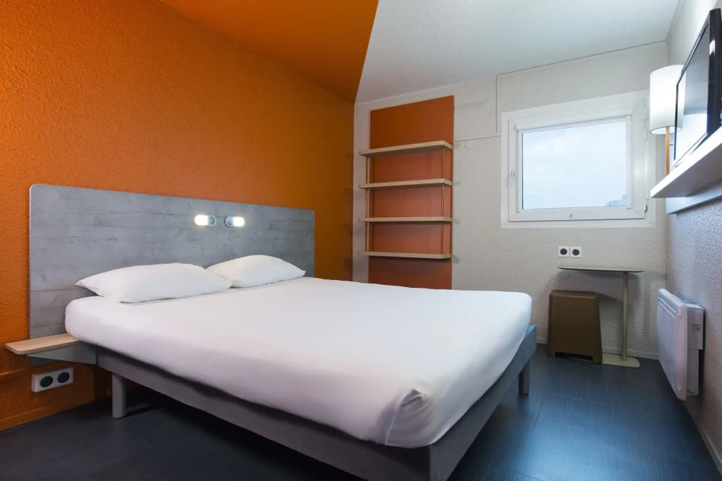 Ibis Budget Fresnes - Photo 1