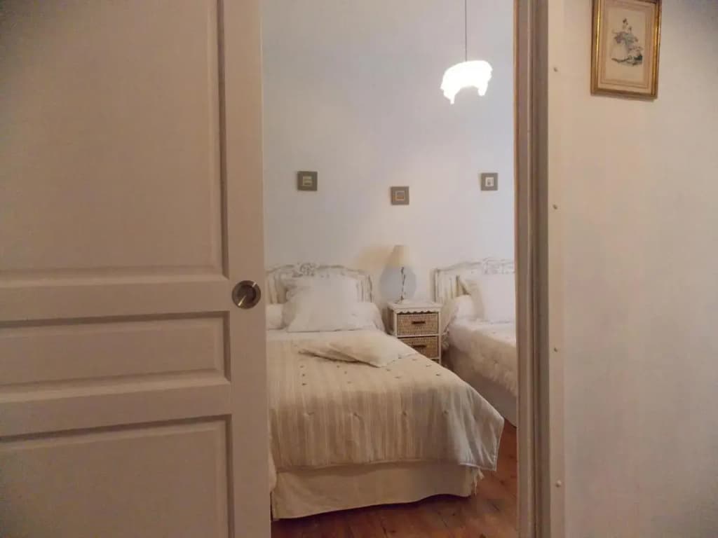 La Belle Charmeuse - Photo 1