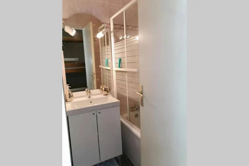 Studio mansardé 18 m2 climatisé avec piscine privée - Miniature 7