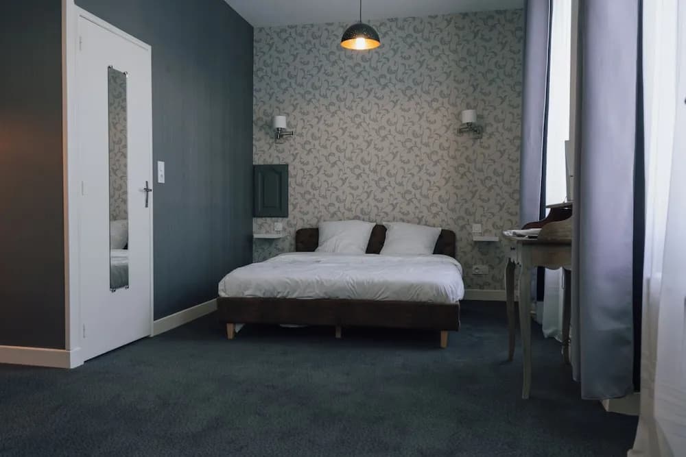 Hôtel de l'Est - Photo 2