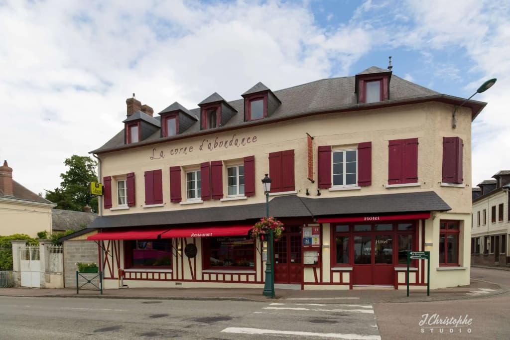 Logis Hôtel La Corne d'Abondance - Photo 1
