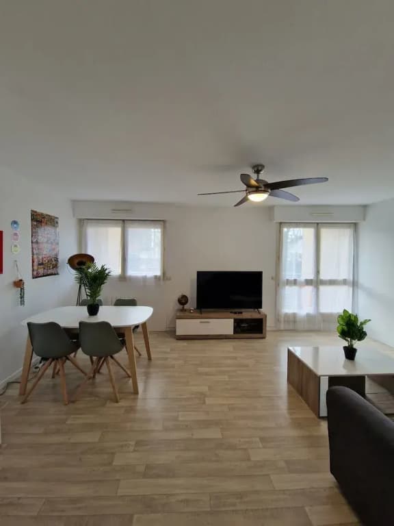 Cozy City Retreat With Balcony, Le Mans - Photo 5