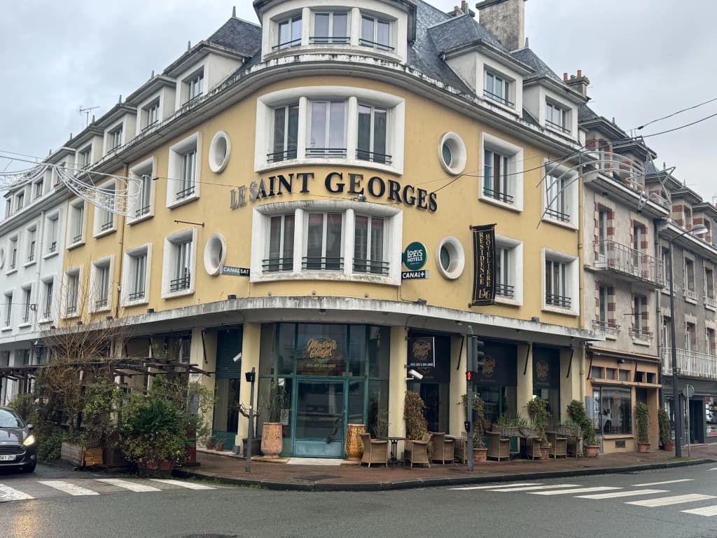 Logis Hôtel le St Georges Vendôme - Photo 1