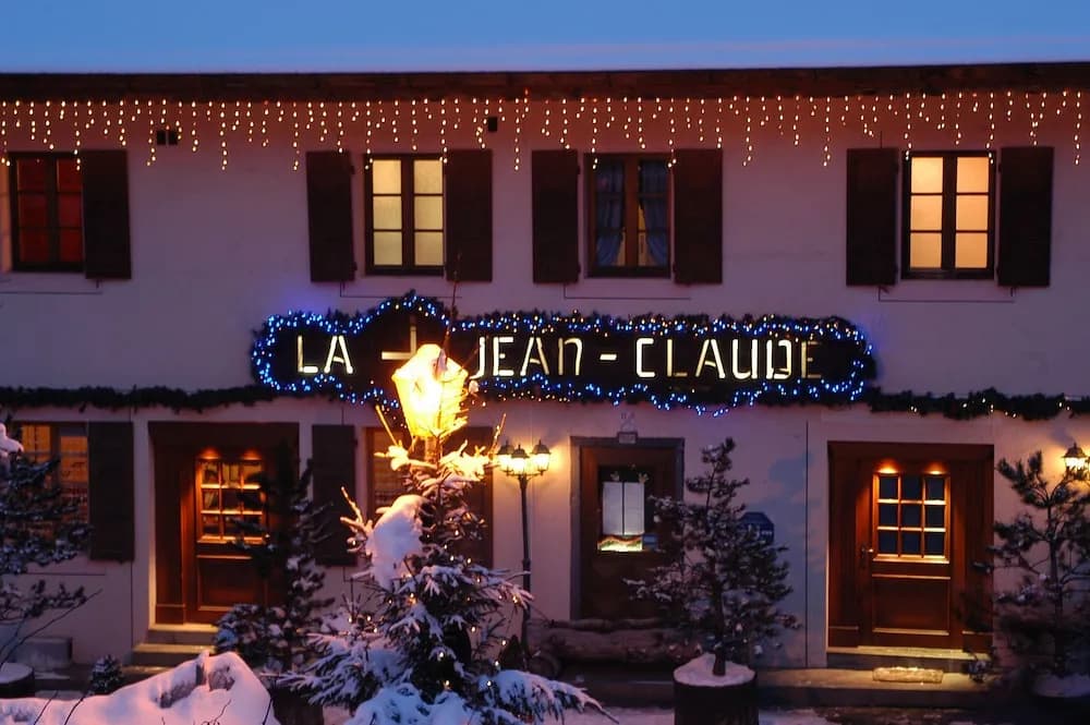 Hôtel Restaurant La Croix Jean Claude - Photo 1