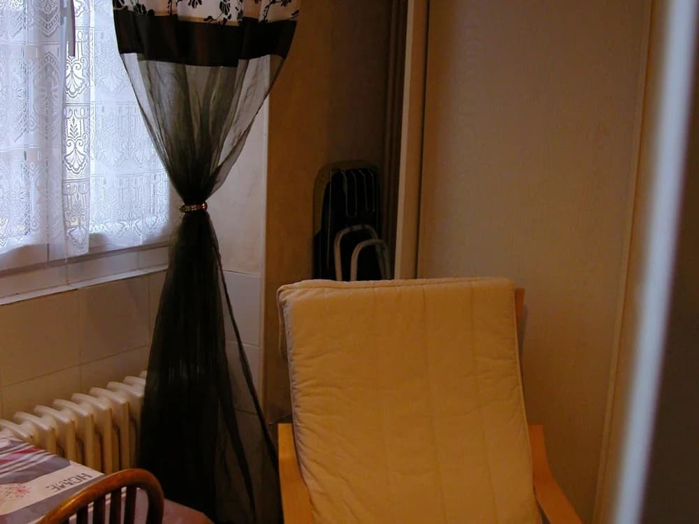 Studio in Néris-les-bains, With Wonderful City View, Enclosed Garden and Wifi - Photo 5
