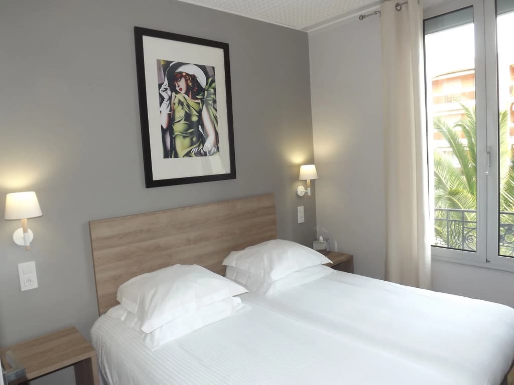 Hotel Le Petit Castel - Miniature 7
