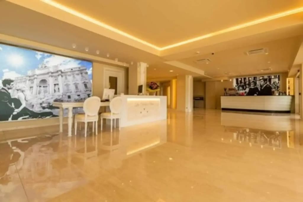 La Dolce Vita Hotel - Photo 1