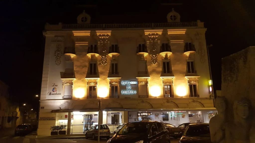 Hôtel des Bourbons - Photo 1