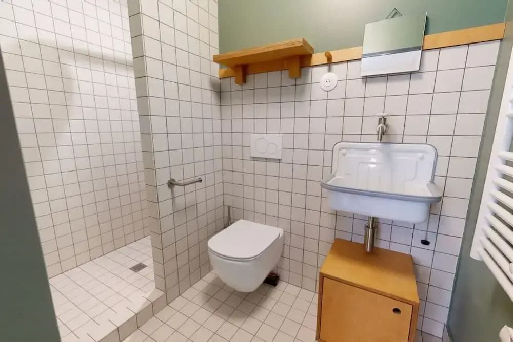 Altido Pleasant 1-bed Flat w Shared Courtyard - Miniature 8