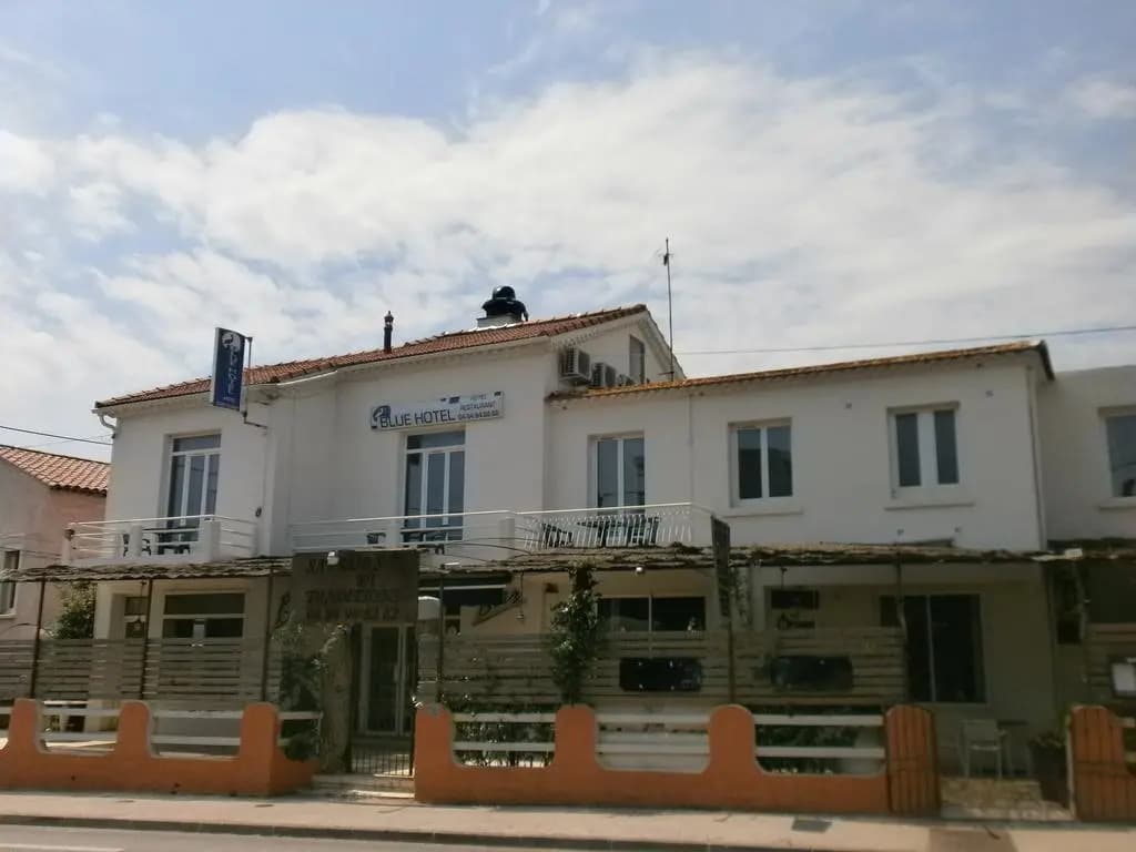 Blue Hotel - Photo 1
