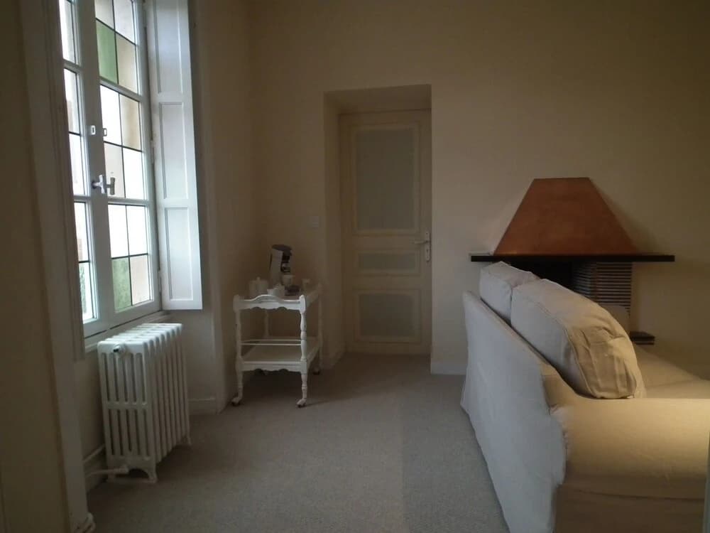 No 6 Bed & Breakfast - Miniature 6