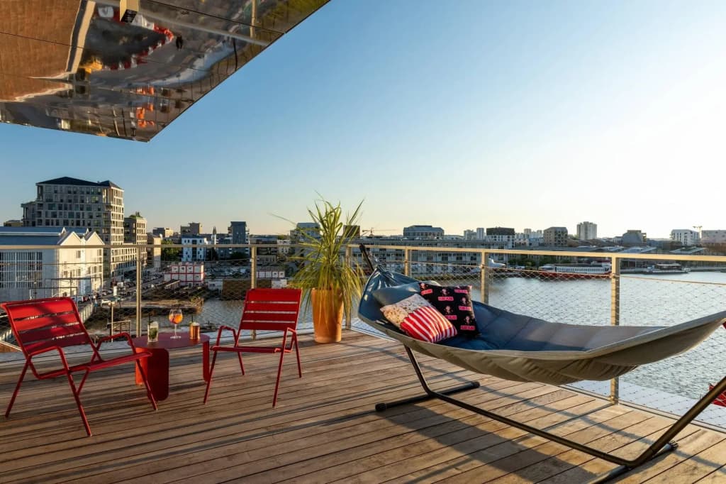 Moxy Bordeaux Hotel - Photo 2