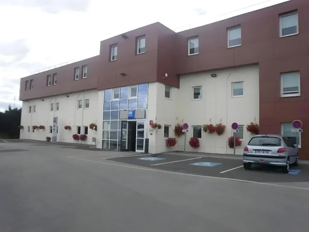 Ibis Budget Roye - Photo 1