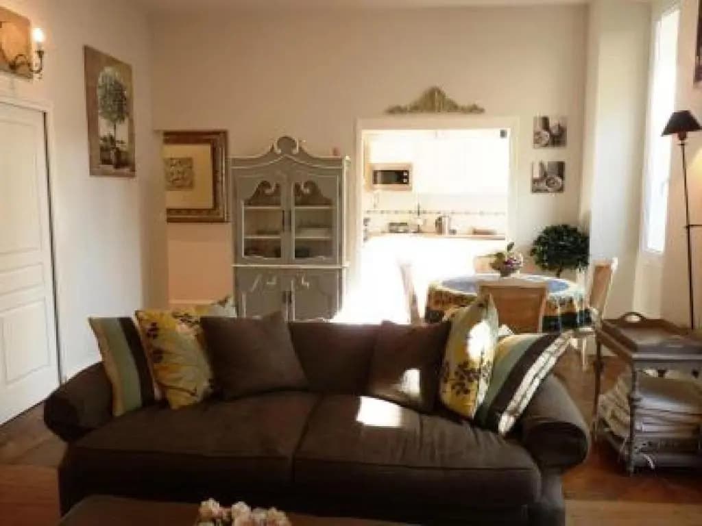 Beautifully decorated two bedroom apartment in the heart of Cannes five minutes walk from Palais 409 - Photo 4
