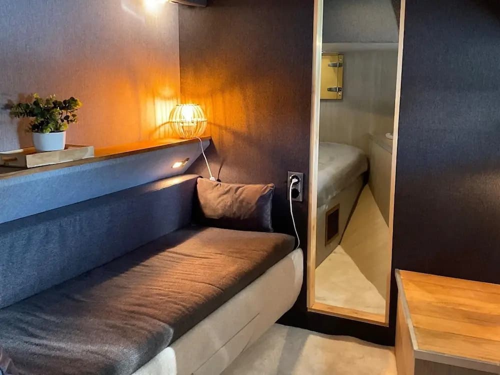 Luxury Yacht in La Rochelle With a Terrace - Miniature 6