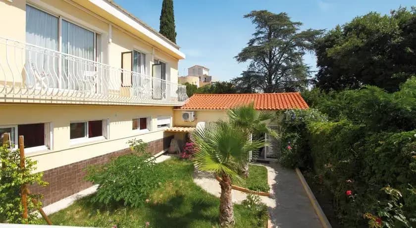 Hôtel La Croix de Malte - Photo 1