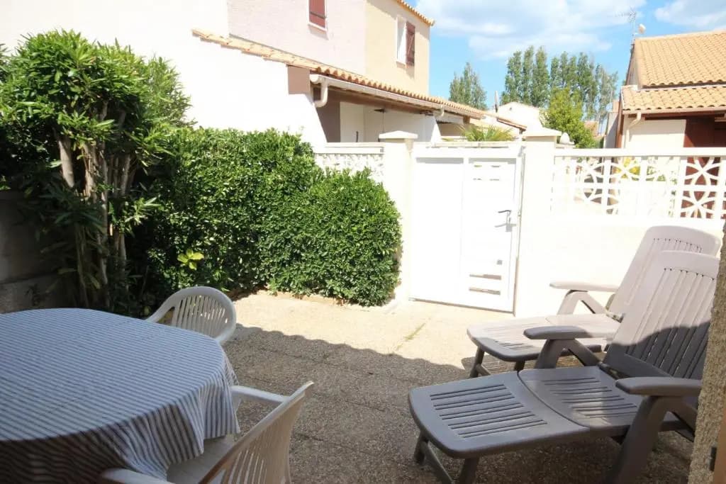 villa d'angle 4 couchages terrasse ombragée parking dans résidence sécurisée piscine commune 400m de la mer LRJP78 - Minia...