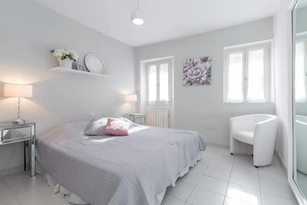 A Lovely Split Level Townhouse in the Heart of Cannes Next to the Marche Forville and the Palais - 1749 - Photo 4