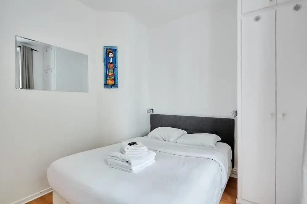 Charming 1 Bedroom Apartment Le Marais - Photo 2